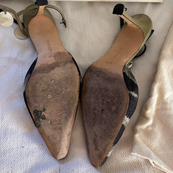 Manolo Blahnik Pointy Toe Heel - Picture 3 of 6